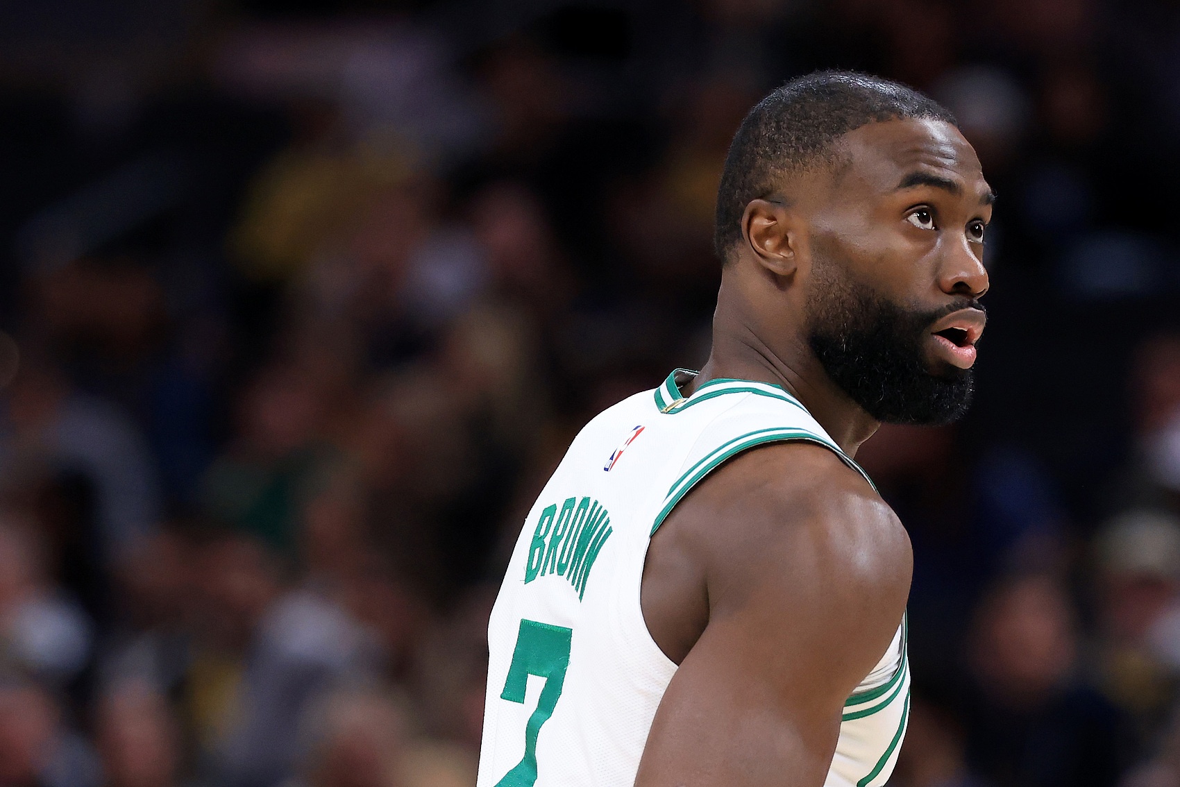 咪咕体育直播观看-今儿不在状态啊！杰伦·布朗半场9投仅3中&amp;有4失误 正负值-17