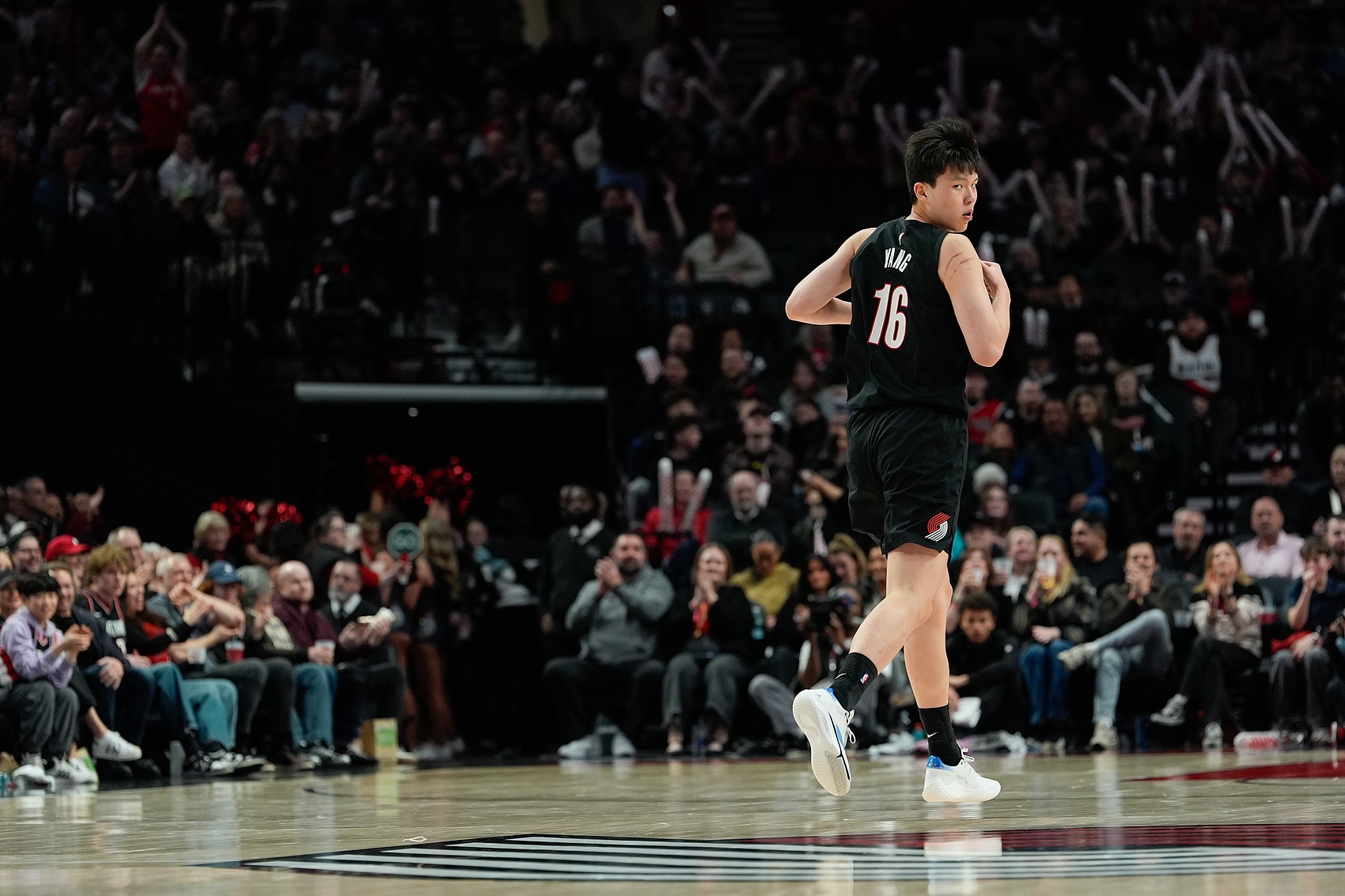 咪咕体育直播观看-【菜鸟】杨瀚森6分4板1帽+损失2000刀 克尼佩尔失准13分&amp;三分6中1